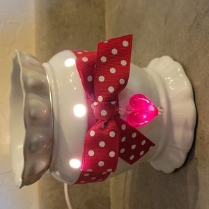 Scentsy  Valentine  warmer unable  to bundle